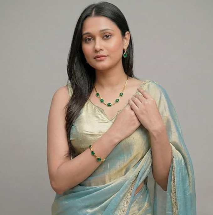 Oval Green Crystal Pendant Necklace Set with Bracelet (Gold Plated)