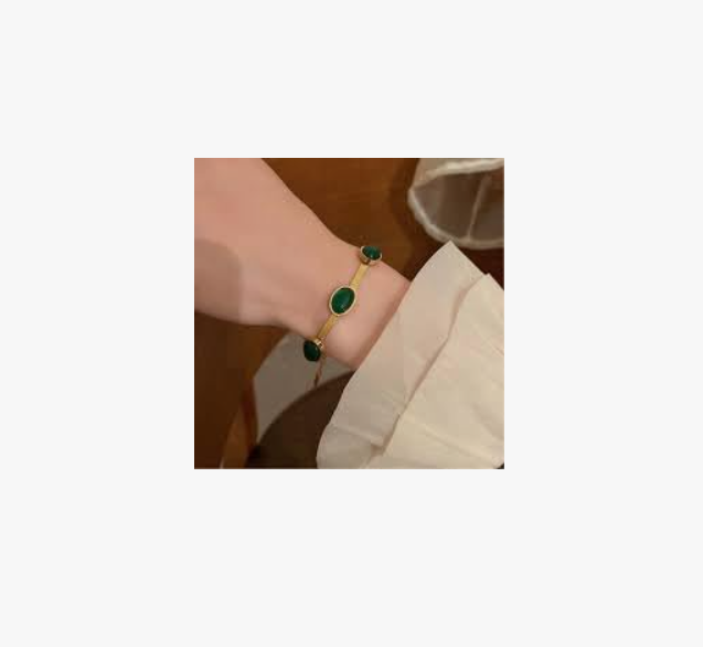 Oval Green Crystal Pendant Necklace Set with Bracelet (Gold Plated)